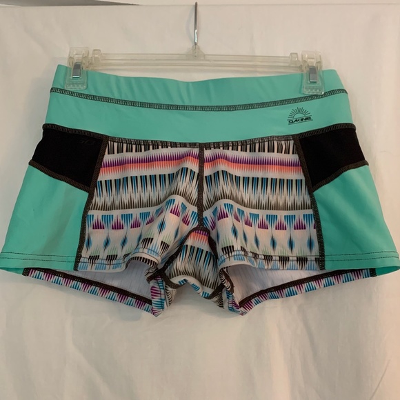 Dakine 'Persuasive Boy Shorts' in Zanzibar pattern - Picture 1 of 7